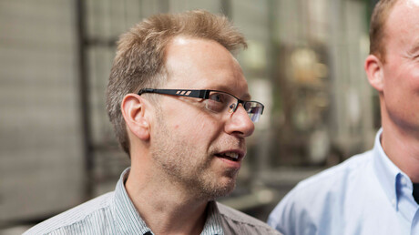 Pracownicy ZF Friedrichshafen podczas rozmowy