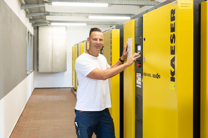 Sześć dmuchaw śrubowych EBS firmy KAESER KOMPRESSOREN