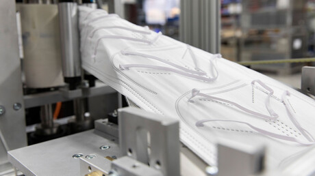 Produkcja masek ochronnych górnych dróg oddechowych FFP-2 w Unimatic.